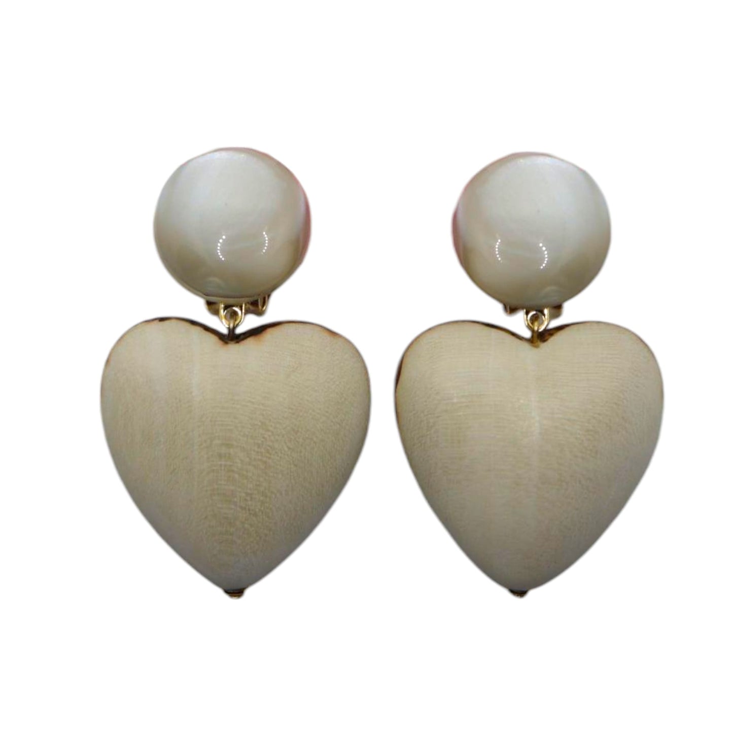 Ohrclips in Herzform aus Holz von Francine Bramli